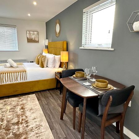 A Cozy Hideaway With Balcony - Close To Beach Bournemouth Dış mekan fotoğraf