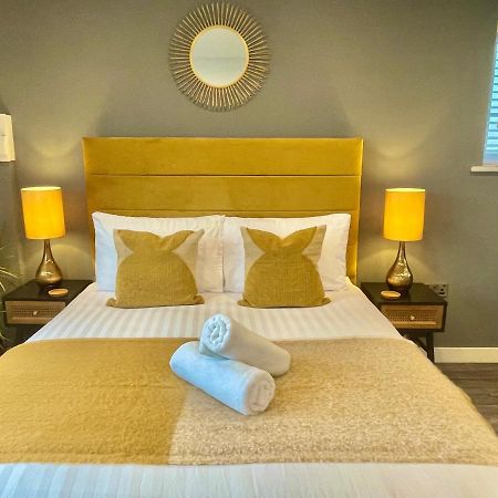 A Cozy Hideaway With Balcony - Close To Beach Bournemouth Dış mekan fotoğraf