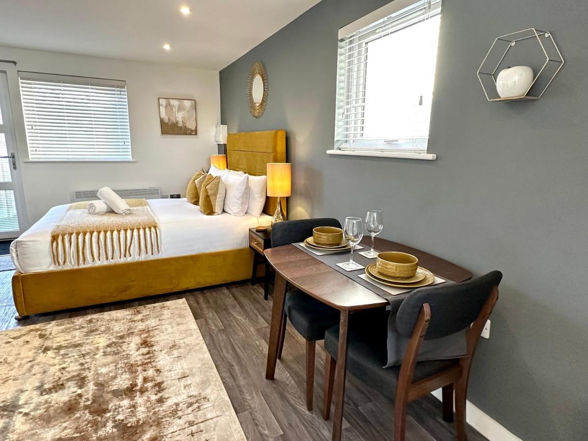A Cozy Hideaway With Balcony - Close To Beach Bournemouth Dış mekan fotoğraf