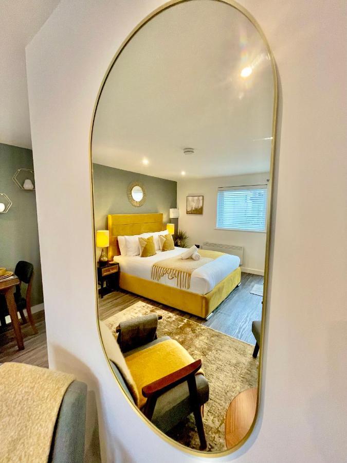 A Cozy Hideaway With Balcony - Close To Beach Bournemouth Dış mekan fotoğraf