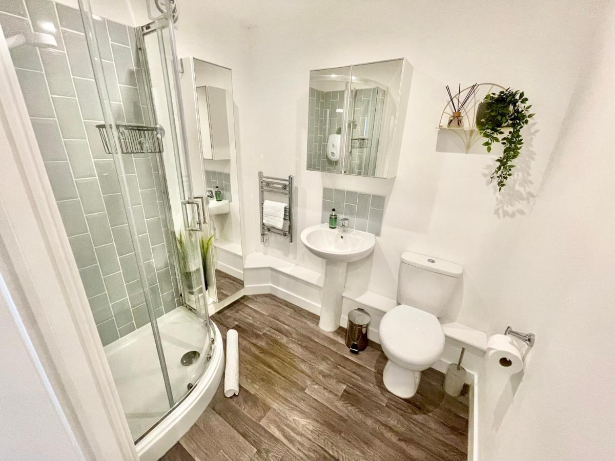 A Cozy Hideaway With Balcony - Close To Beach Bournemouth Dış mekan fotoğraf
