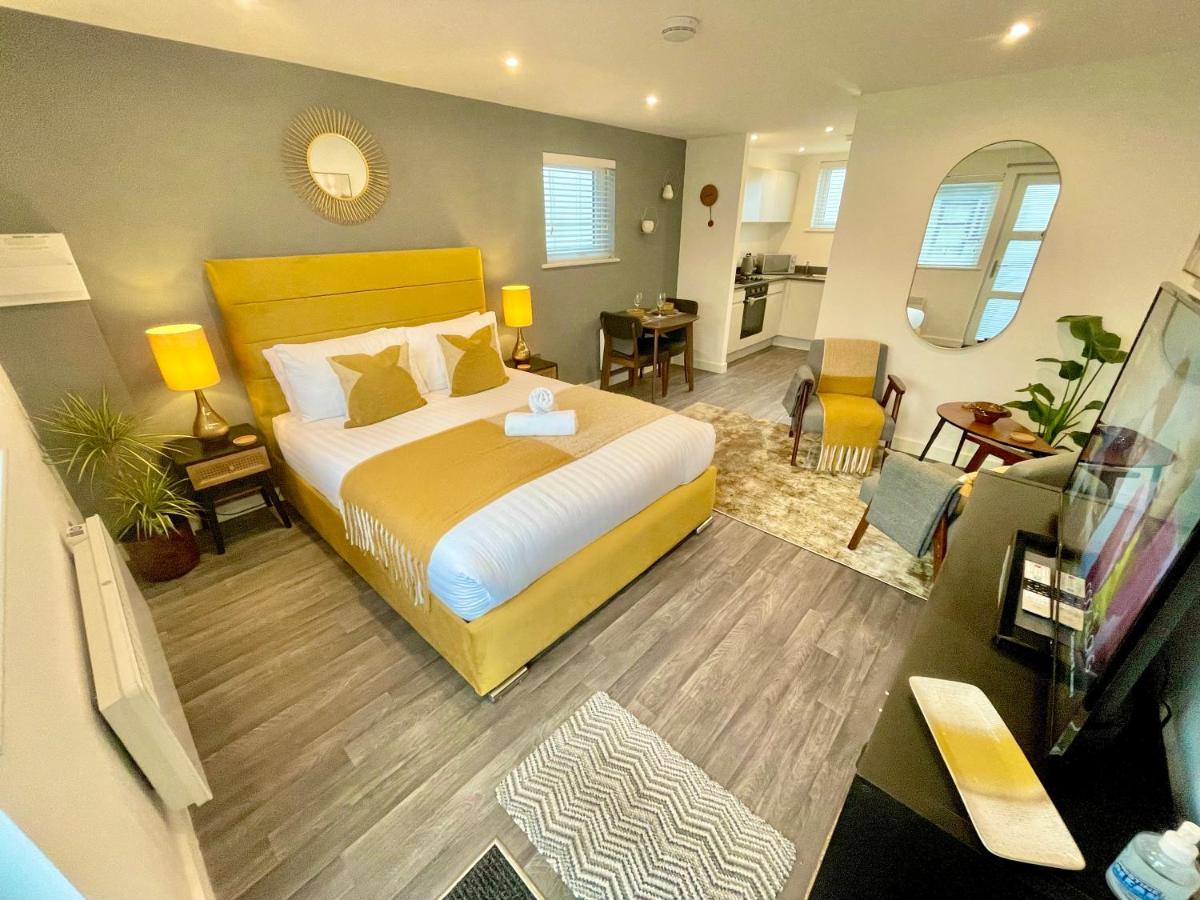 A Cozy Hideaway With Balcony - Close To Beach Bournemouth Dış mekan fotoğraf