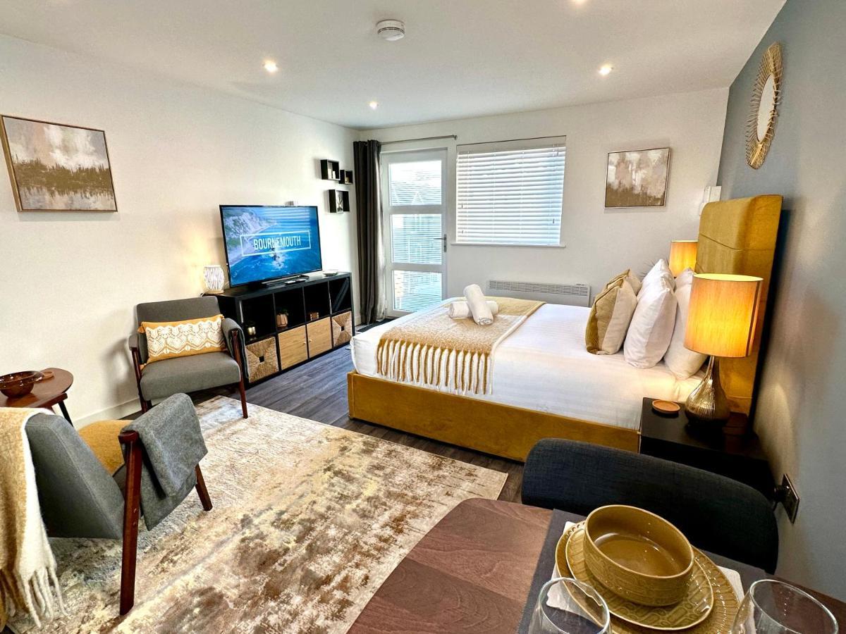 A Cozy Hideaway With Balcony - Close To Beach Bournemouth Dış mekan fotoğraf