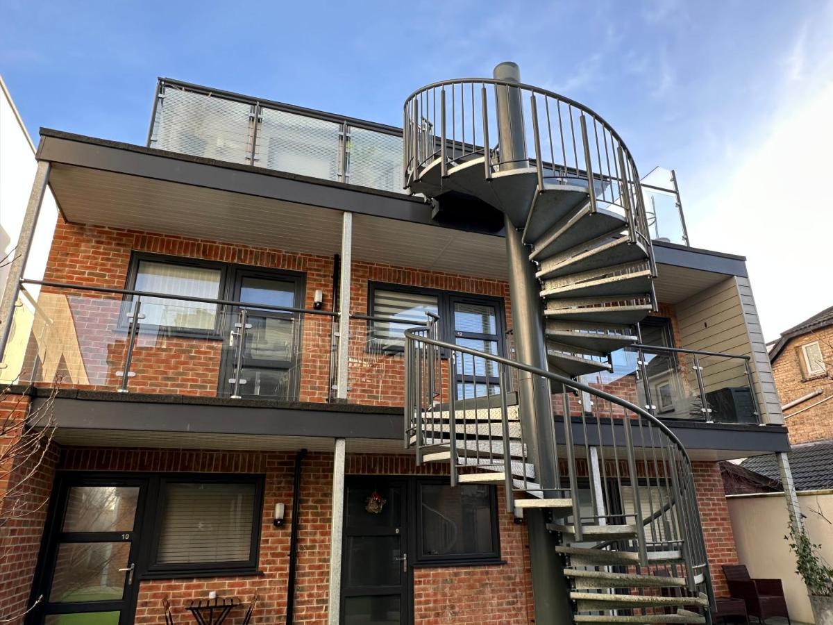 A Cozy Hideaway With Balcony - Close To Beach Bournemouth Dış mekan fotoğraf